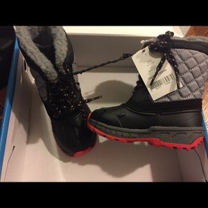 Cater's Aiken boys size 6 boot